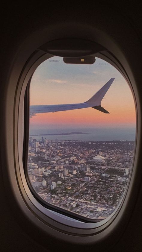 Travel Aesthetic Airplane Window, Taking Flight Aesthetic, Views From Airplane, Flying In Airplane, Photo Avion Aesthetic, Airplane Asethic, Aesthetic Flight Pics, Miami Airport Aesthetic, Flying Astethic