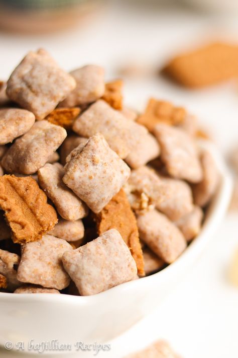 Puppy Chow Snack, Tv Snack, Puppy Chow Recipes, Biscoff Cookie Butter, Cereal Snacks, Muddy Buddies, Biscoff Cookies, Crispy Cookies, Cookie Butter