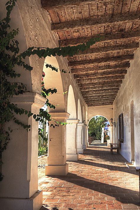 Spanish Mission Style, Spanish Ranch, Hacienda Style Homes Mexican Living Room, Hacienda Style Homes Mexican Exterior, Small Hacienda Style Homes, Hacienda Style Homes Mexican Kitchen, Mission Revival Homes, Hacienda Style Homes Interiors, Modern Hacienda Style Homes