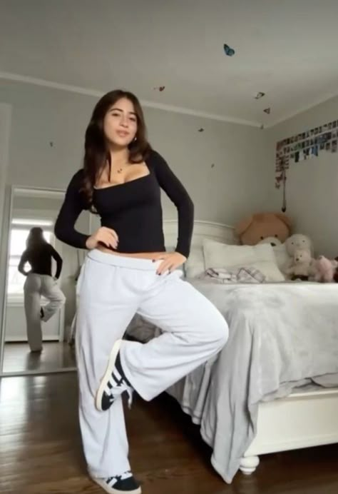 Demetra Dias tiktok ❤️ Square Neck Top Outfit Ideas, Hs Tips, Brandy Outfits, Outfits Comfy, Shirts Short Sleeve, Outfit Inspo Casual, Cute Comfy Outfits, Dinner Outfits, Swaggy Outfits