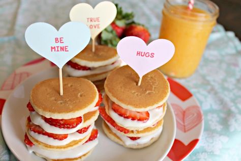 Strawberry Shortcake Mini, Valentines Brunch, Valentines Breakfast, Valentines Snacks, Mini Torte, Mini Pancakes, Valentines Day Food, Pancake Day, Valentines Day Treats