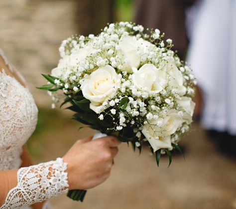 Wedding Bucket Flowers, Gypsophila Wedding Bouquet, Small Wedding Bouquets, Gypsophila Bouquet, Gypsophila Wedding, Simple Wedding Flowers, Diy Bridal Bouquet, Eucalyptus Bouquet, Hydrangea Bouquet