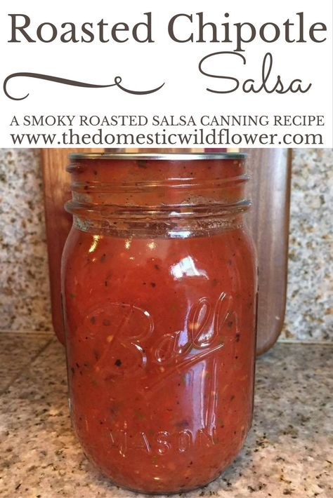 Roasted Chipotle Salsa | The Domestic Wildflower click to read this beginner… Steam Canning, Can Vegetables, Canning Homemade Salsa, Jalapeno Recipe, Recipes For Canning, Salsa Canning Recipes, Chipotle Salsa, Easy Canning, Canning Salsa