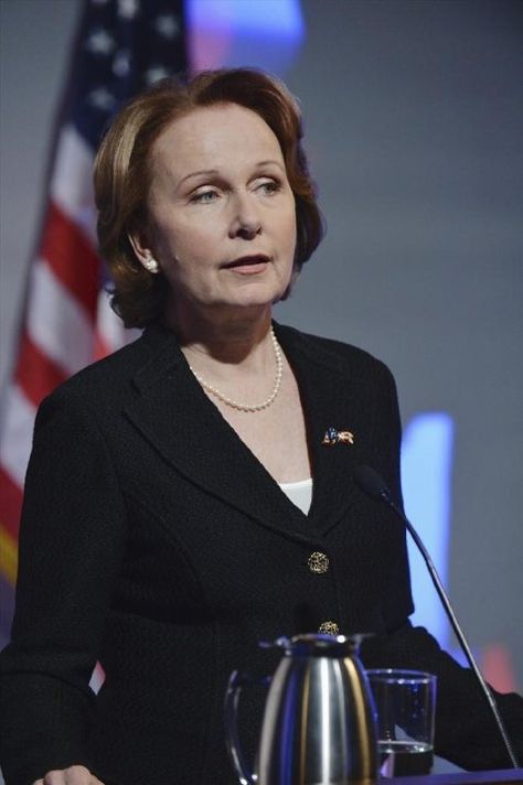 Kate Burton, Olivia Pope, On The Horizon, Tv Episodes, Episode 3, The Horizon, Greys Anatomy, Season 3, Scandal