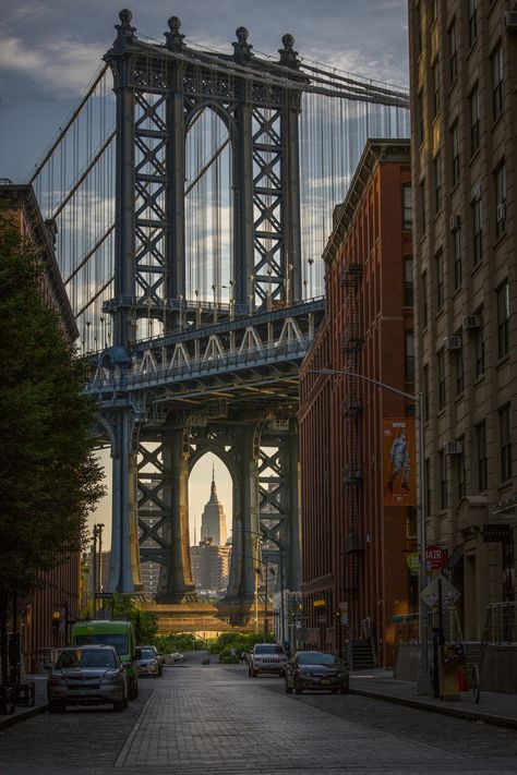 https://flic.kr/p/LX2vPu | Brooklyn - Sunrise on the Manhattan Bridge | This is one of my favorite photos from my trip to NYC in July. Manhattan Night, Photo New York, New York Wallpaper, York Wallpaper, Manhattan Bridge, New York Life, Nyc Trip, Manhattan New York, Newsies