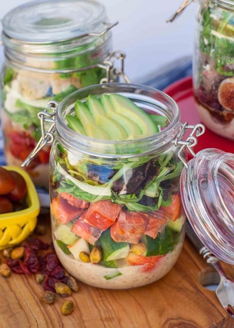 Jar Salad Recipes, Salad Jar Recipe, Packing Lunch, Smoked Salmon Salad, Fig Salad, Jar Salad, Mason Jar Salad Recipes, Jar Recipes, Foil Packet Meals