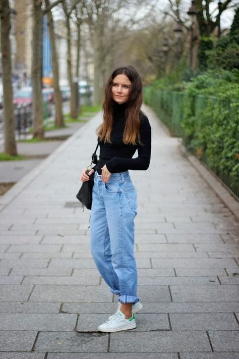 All about the boyfriend jeans. Boyfriend Jeans Outfit, Mode Retro, Looks Jeans, Leather Pants Outfit, Mom Jeans Outfit, Chique Outfits, Comfy Jeans, Moda Jeans, Blouse Jeans