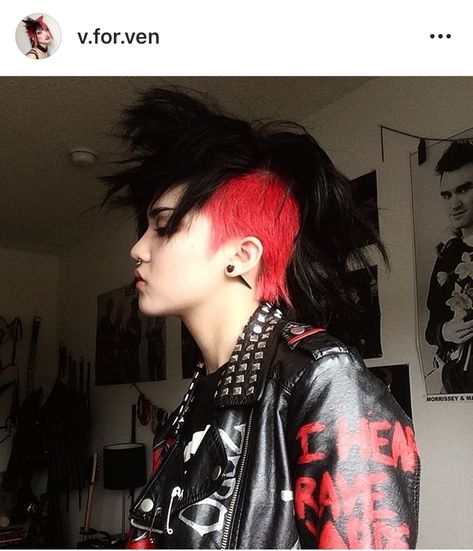 Curly Hair Deathhawk, Punk Guy Hair, Mohawk Down, Deathhawk Haircut, Goth Deathhawk, Queer Undercut, Emo Mohawk, Punk Hairstyles Men, Deathhawk Hairstyles