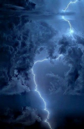 "SO VERY BEAUTIFUL" Lighting Storm, Zoya Nazyalensky, Lightning Photography, Storm Photography, Beautiful Landscape Photography, Thunder And Lightning, Lightning Storm, Pretty Landscapes, Cool Wallpapers Art