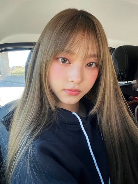 Haerin Blonde Hair, Hair Color Streaks, New Jeans Style, Wispy Bangs, Korean Entertainment, Hair Inspo Color, Light Hair, Light Brown Hair, Popular Music