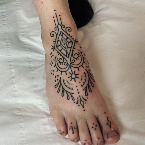 Berber Tattoo, Toe Tattoos, Foot Tattoos For Women, Fantasy Tattoos, Flash Tattoo Designs, Minimalist Tattoos, Tattoo Project, Viking Tattoos, Sleeve Tattoos For Women