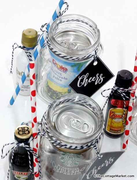 Well our week of Weddings in a Jar Continues!!!  Today we have a a Super Simple little gift idea for your Bridesmaids…Groomsmen or just about anyone in the Wedding Crew!  DIY Mason Jar Cocktail Gifts If you want to surprise them with just a little something to say CHEERS with…how about putting together a little … Mixed Drink Gift Ideas, Kindness Fairy, Jar Cocktail Gifts, Mason Jar Cocktail Gifts, Bar In A Jar, Booze Gift, Alcohol Gift Baskets, Liquor Gift Baskets, Drink Mixers