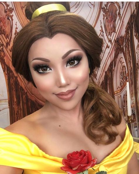 #halloweencostume #halloween #disney #belle #beautyandthebeast Belle Makeup Looks, Disney Halloween Makeup, Makeup Karakter, Halloween Makeup Artist, Disney Princess Halloween, Belle Makeup, Disney Princess Makeup, Halloween Make-up Looks, Halloween Hairstyles