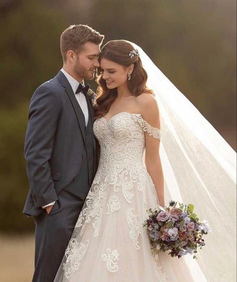 Wedding Dresses For Fall, Wedding Fotos, Groom Posing, Dresses For Fall, Wedding Portrait Poses, Celebrity Wedding Dresses, Creative Wedding Photo, Wedding Dress Guide, Photos Poses