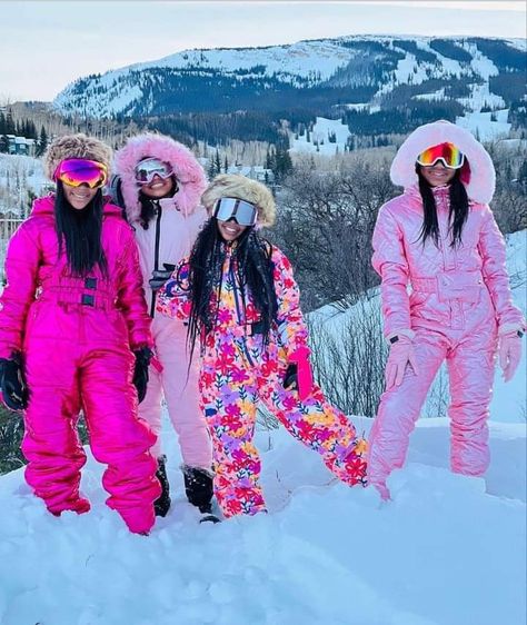 Colorado Aesthetic Outfits, Winter Outfit Looks, Aspen Outfit Winter, Cabin Trip Outfit, Aspen Trip, Girls Ski Trip, Snow Outfits For Women, Ski Outfit For Women, Ski Fits