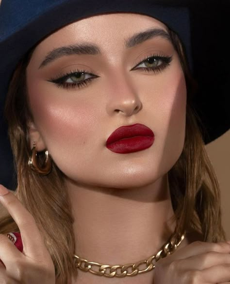 Makeup Bibir, Bold Lipstick Makeup, Red Lipstick Makeup Looks, Red Lips Makeup Look, Cute Ootd, Prom Eye Makeup, Ootd Instagram, Fashion Banner, Red Lip Makeup