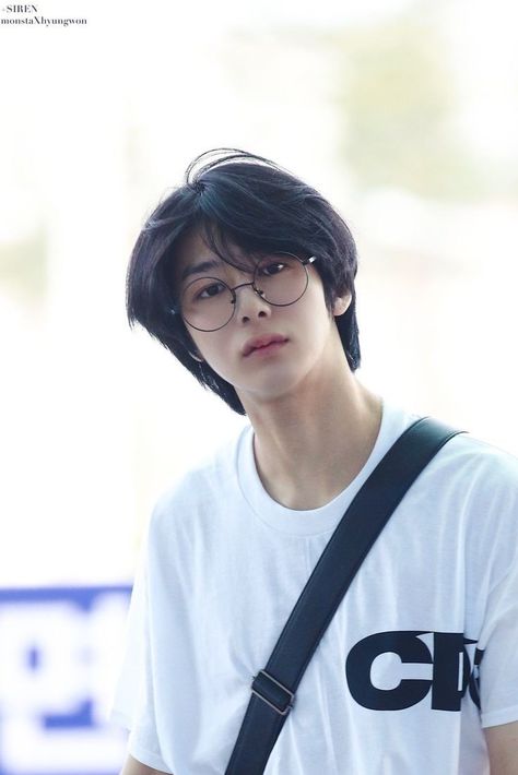 Korean Men Hairstyle, Monsta X Hyungwon, Asian Short Hair, Shot Hair Styles, Corte De Cabelo Masculino, Monsta X Wonho, Hair Reference, Grunge Hair, Long Hair Styles Men