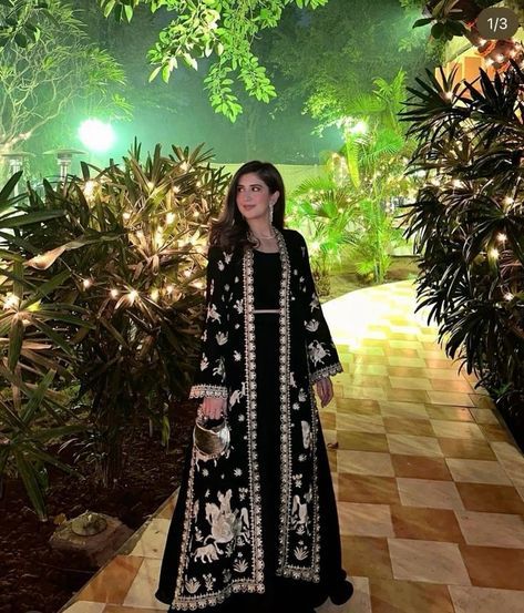 #fashion, #style, #outfitinspiration, #beauty Black Dress Outfit Pakistani, Black Pakistani Dress Wedding, Black Dupatta Designs Ideas, School Farewell Dress Ideas, Black Dress Pakistani, Dress For Walima, Bride Dupatta, Baraat Dress, Outfits For Wedding