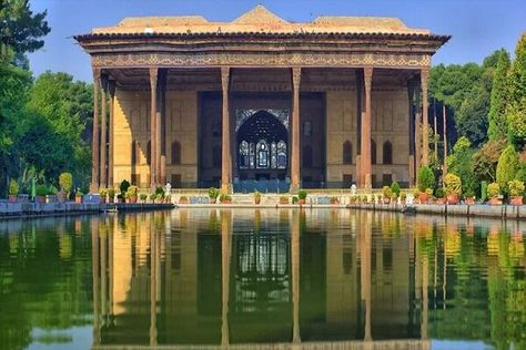 Chehel Sotoun; a blend of prominent Persian garden, glorious palace Persian Palace, Iran Tourism, Isfahan Iran, Iranian Architecture, Persian Architecture, Persian Garden, Iran Travel, Persian Culture, Destination Voyage