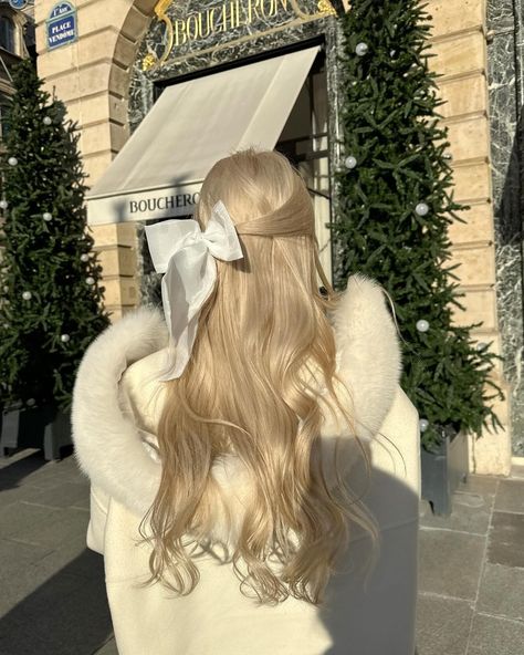 Hairstyles For Female, Old Money Hairstyles, Simple Elegant Hairstyles, Old Money Look, Icons Girls, Cool Blonde Hair, Rich Girl Aesthetic, Cool Blonde, Money Aesthetic