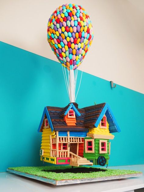 Up Themed Gingerbread House, Up Gingerbread House Ideas, Home Alone Gingerbread House Ideas, Gingerbread House Disney Theme, Emerald City Gingerbread House, Bluey Gingerbread House, Snowglobe Gingerbread House, Gingerbread Up House, Creative Ginger Bread Houses