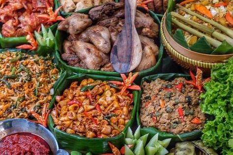 Apa lauk nasi liwet favoritmu? Nasi Liwet Sunda Komplit, Rice Cooker Recipes, Asam Jawa, Indonesian Cuisine, Indonesian Food, Meat Tenderizer, Rice Cooker, Cooker Recipes, Step By Step