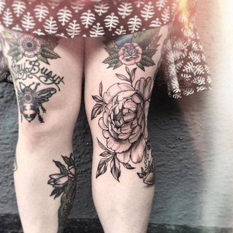 Hopeless Romantic Tattoo, Anemone Tattoo, Most Painful Tattoo, Nature Sleeve, Back Of Leg Tattoos, Knee Tattoos, Pin Up Girl Tattoo, Nouveau Tattoo, Peonies Tattoo