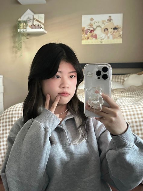 bear iphone case mirror selfie aesthetic beige gray pochacco silver dyed hair Mirror Selfie With Teddy Bear, Iphone 15 Pro Max Mirror Selfie, Mirror Selfie Iphone, Iphone Mirror Selfie, Dyed Hair, Dye, Mirror Selfie, Iphone Cases, Iphone