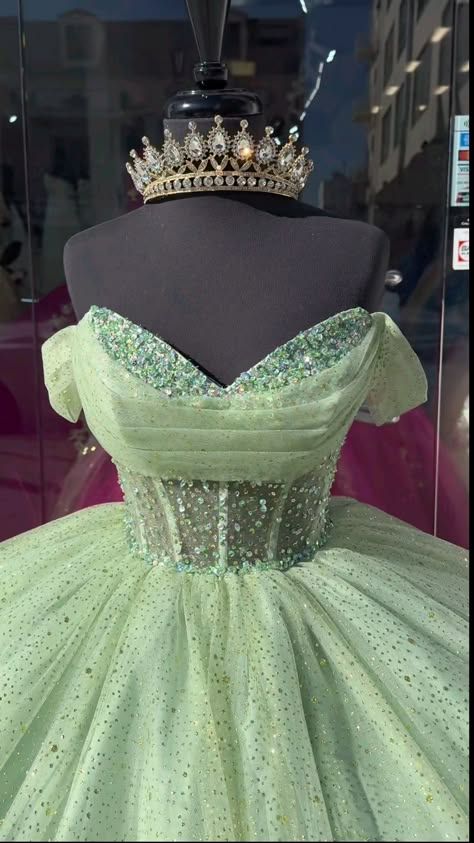 Emerald Wedding Dress Gowns, Princess And The Frog Quince Damas, Princess And Frog Centerpieces, Tiana Themed Quince Dress, Xv Dresses Green, Sweet 16 Sage Green Theme, Quince Dress Green, Princess And The Frog Prom Dress, Princess And The Frog Aesthetic Party