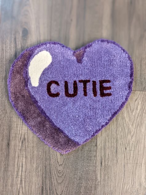 Heart Tufted Rug, Plush Ideas, Y2k Designs, Tufting Ideas, Basic Embroidery, Y2k Design, Rug Wall Hanging, Rug Ideas, Rug Wall