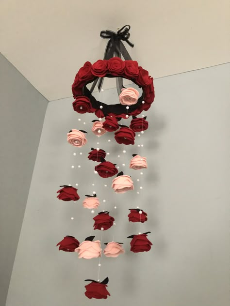 Rose Wall Decoration, Diy Hanging Mobile Decoration, Paper Mobile, Flower Mobile, Deco Rose, Paper Flowers Craft, Floral Nursery, Themed Nursery, Rose Wreath