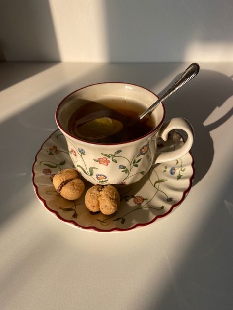 Cup/ tea/ biscuits/ tazze/ faircore/ bridgerton core/ aesthetic/ dark accademia/ trendy/ light aesthetic Tea And Biscuits Aesthetic, Teacups Aesthetic, Tea Mug Aesthetic, Cup Of Tea Aesthetic, Teapot Aesthetic, Tea Cup Aesthetic, Teacup Aesthetic, Tea Core, Cute Cutlery