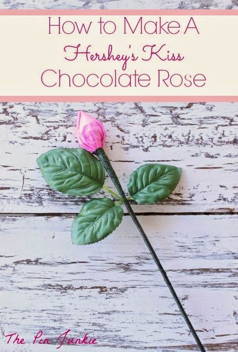 How To Make A Hershey's Kiss Chocolate Rose Found at the #WonderfulWednesdayHop Hershey Kiss Flowers, Hershey Kiss Roses, Kids Valentines Day Treats, Hershey Kisses Gifts, Hershey Kisses Crafts, Hershey Kisses Chocolate, Chocolate Flowers Bouquet, How To Kiss, Chocolate Bouquet Diy