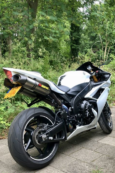 YZF YAMAHA R1 2007 akrapovic titanium White xo Yamaha R6 2007, Yamaha R1 2007, Motos Yamaha, Yamaha Bikes, Yamaha R6, Sport Bike, Yamaha Motorcycle, Yamaha R1, Titanium White