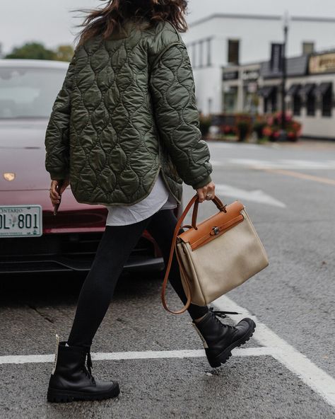 The Jacket I Predict Everyone Will Wear This Fall — WOAHSTYLE Quilted Jacket Street Style, Quilted Jacket Outfit, Green Jacket Outfit, Black Quilted Jacket, Lug Sole Boots, My Obsession, Jacket Outfit, Jacket Fashion, Looks Chic