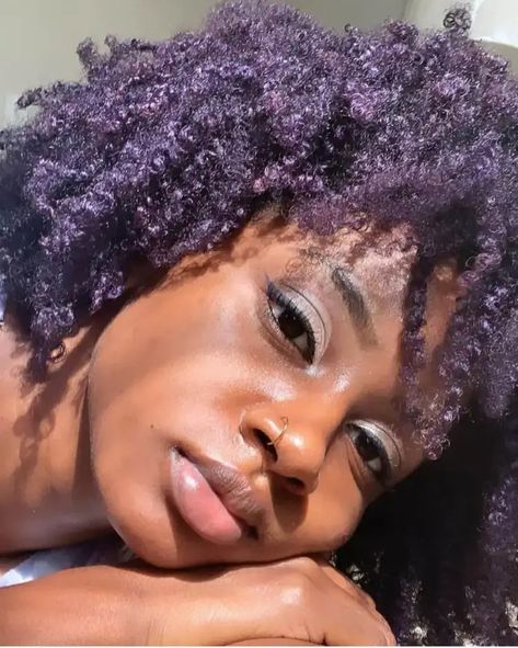 Hair Color Ideas: 29 Brilliant Shades for Stylish Women Dark Purple Natural Hair, Women With Purple Hair, Women With Pink Hair, Purple Hair Black Women, Women With Blue Hair, Pink Hair And Black, Hair Color For Black Women, Purple Natural Hair, Fun Hair Color Ideas