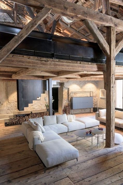 Chalet Living Room, Converted Barn Homes, Mountain Interior Design, Mountain Interiors, Rustic Wood Floors, Old House Interior, Futuristic Home, Interior Fit Out, Architect Design House