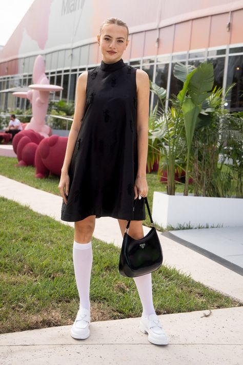 Street style at Art Basel Miami 2023 Art Basel Miami Outfit 2023, Art Basel Miami Outfit, What People Are Wearing, Miami Street Style, Miami Outfits, Art Basel Miami, Miami Art, Milano Fashion Week, Miami Fashion