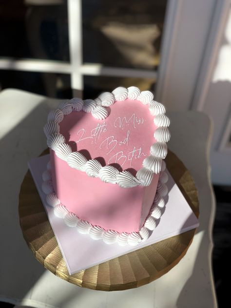 Pink and white heart-shaped birthday cake with strawberry cake and strawberry buttercream Heart Shape Cake With Strawberries, Pink Circle Birthday Cake, Pink Love Heart Cake, Heart Cake Strawberry, White And Pink Heart Cake, Pink Heart Shaped Cakes Birthday, Pink And White Vintage Cake, Heart Shaped Cakes Pink, Pink And White Heart Cake