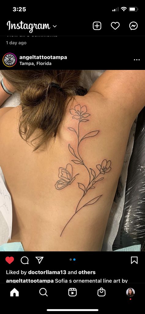 Floral Back Of Shoulder Tattoo, Big Flower Tattoos Back, Unique Hip Tattoos Women Meaningful, Asethic Tattoos Women, Big Tattoo Pieces For Women, Cute Tattoos Big, Women’s Back Tattoos Flower, Fine Line Flower Tattoo Back, Single Line Back Tattoo