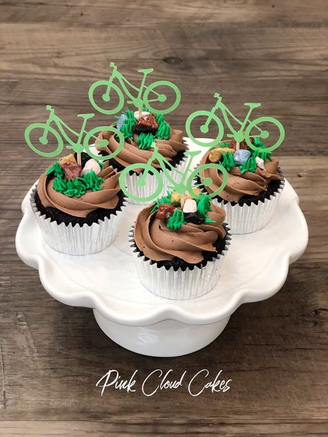 Mountain Bike Themed Party, Mountain Bike Party Ideas, Mountain Bike Birthday Cake, Mountain Bike Birthday Party, Mountain Bike Cake Ideas, Bicycle Cupcakes, Bike Cupcakes, 21st Birthday Decorations Diy, Mountain Bike Cake