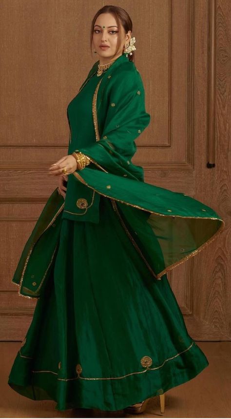 Green Sharara, Lehenga Designs Simple, Desi Fashion Casual, Indian Dresses Traditional, Bridal Dress Fashion, Traditional Indian Outfits, Sonakshi Sinha, Dress Design Patterns, Kurta Designs Women