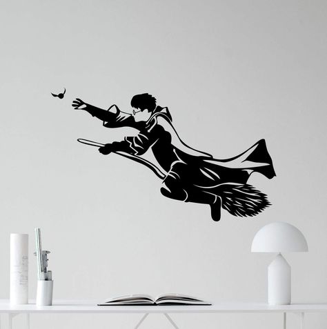 Download Harry Potter Silhouette Flying for desktop or mobile device. Make your device cooler and more beautiful. Harry Potter Wall Painting, Harry Potter Wall Mural, Harry Potter Mural, Ligth Box, Harry Potter Wall Decals, Harry Potter Bathroom, Harry Potter Silhouette, Design Bedroom Ideas, Harry Potter Play