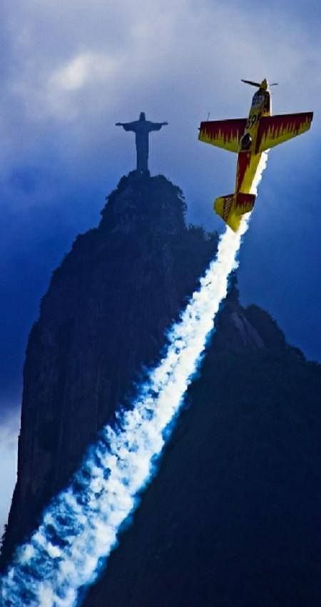 Rio de Janeiro, Brazil • Plane + Christ the Redeemer profound Plane Flying, Wow Photo, Air Race, Christ The Redeemer, Digital Photography School, Foto Art, A Plane, Extreme Sports, Great Photos