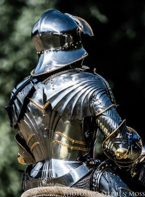 Diy Armour, Leeds Castle, Costume Armour, Ancient Armor, Historical Armor, Knight In Shining Armor, Knight Armor, Arm Armor, Suit Of Armor