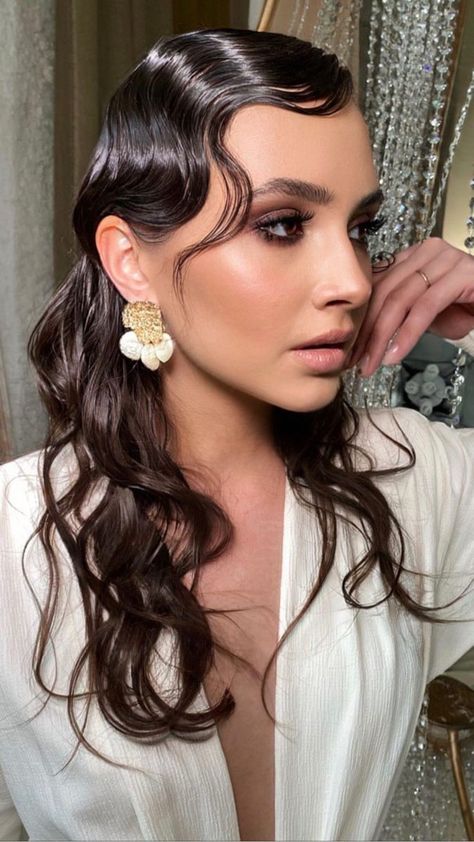 Wet Hair Glam Look, Fashion Shoot Hairstyles, Wet Hair Wedding Look, Hairstyles For Editorial Shoot, Runway Fashion Hairstyles, Wet Hair Look Fashion Editorial, 2023 Red Carpet Makeup, Red Carpet Hairstyles 2023, Fashion Editorial Hairstyles