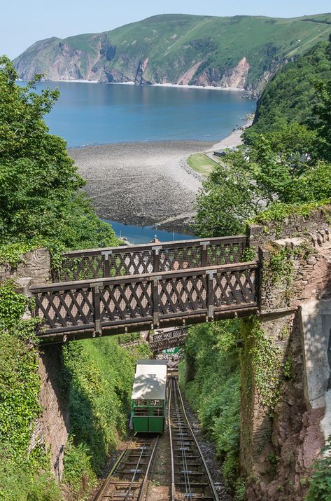 Lynton And Lynmouth, Lynmouth Devon, British Villages, Coastal Photos, Fairytale Places, British Coastline, Backpacking Ireland, Ireland Culture, Uk Cities