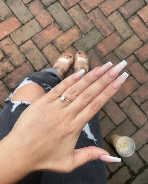 Outlined Coffin Acrylic Nails, White Outlined Nails Coffin, White Outline Acrylic Nails, White Outline Nails Coffin, Outline French Tip Nails Almond, Pink Nails With White Outline, Ombre Nails Acrylic Square, White Outlined Nails, White Outline French Tip Nails