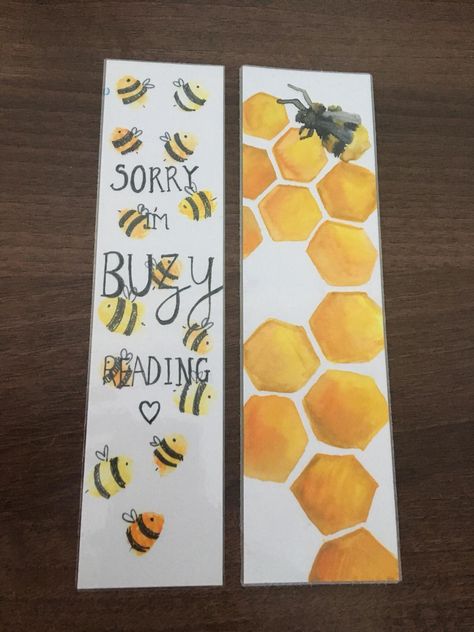 Honey Bee Bookmarks... To recreate use your thumb-prints and a variety of golden tones! Book Mark Painting, Diy Watercolor Bookmarks, Handmade Bookmarks Diy, Bee Book, Creative Bookmarks, Bookmark Craft, Watercolor Bookmarks, Cute Bookmarks, Diy Bookmarks