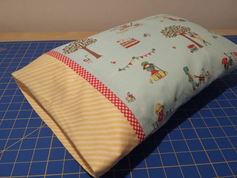 Travel Pillowcase Tutorial from Fanny Lu Designs Travel Pillow Diy, Burrito Pillowcase, Homemade Pillow Cases, Sewing Pillow Cases, Pillowcase Tutorial, Travel Pillow Pattern, Hexagon Blanket, Pillow Cases Tutorials, Baby Pillow Case